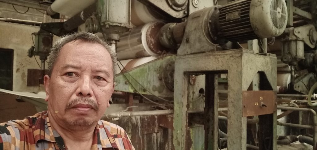 Proses mercerized di kain katun menggunakan NaOH 