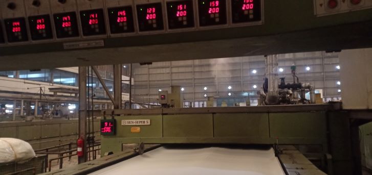 Proses seting lebar kain di mesin stenter