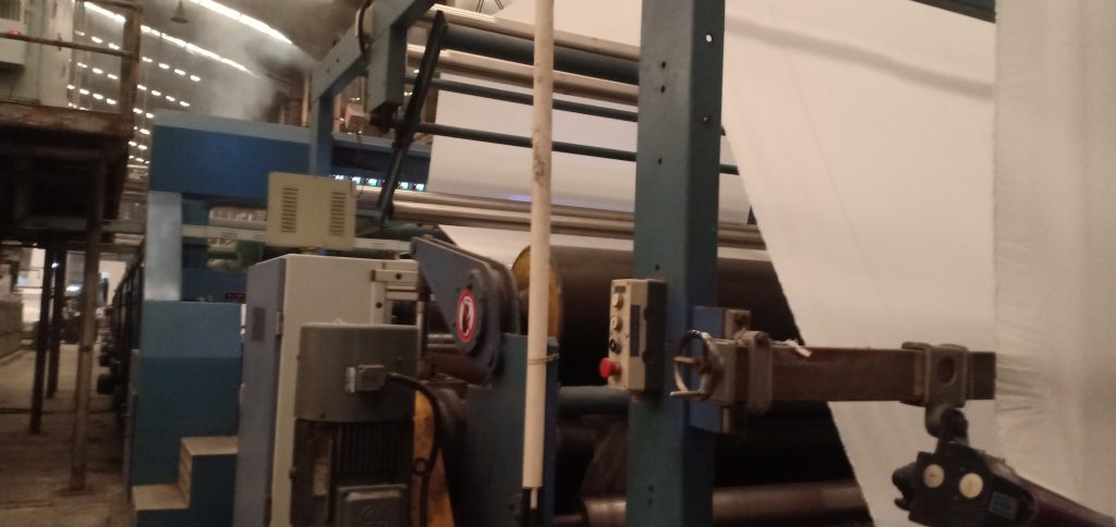 Proses seting kain rayon siap printing di mesin stenter