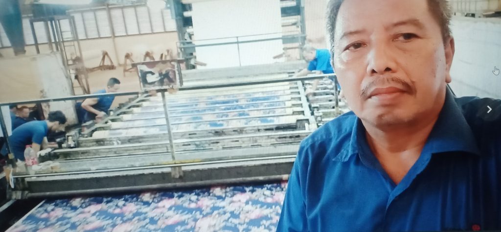 Proses rotary Screen Printing di kain katun modal