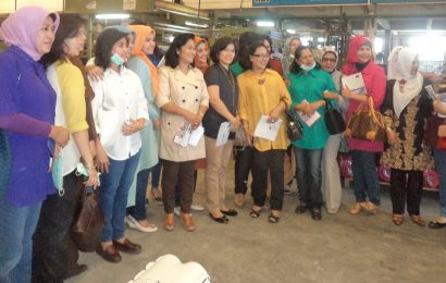 Bazar kain rayon untuk Kunjungan dari Kartika Candra Kirana
