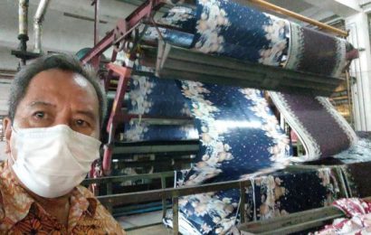 Proses Finishing Kain Textile menggunakan mesin Calender Kusters