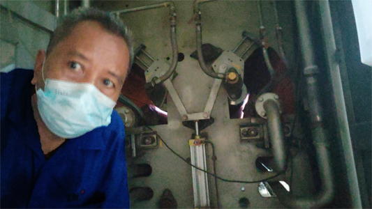 Singeing kain rayon menggunakanmesin Singeing & Desizing